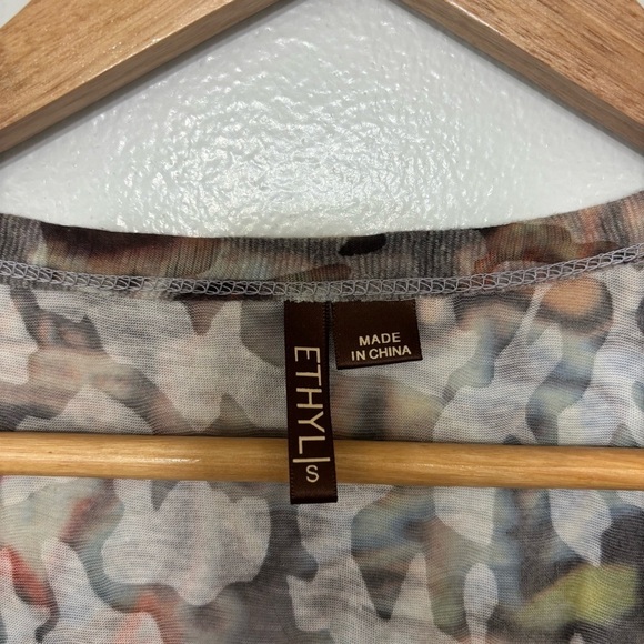 ETHYL Multi Color Funky Abstract Leopard Print 2 Button Blouse Size S - Picture 4 of 7